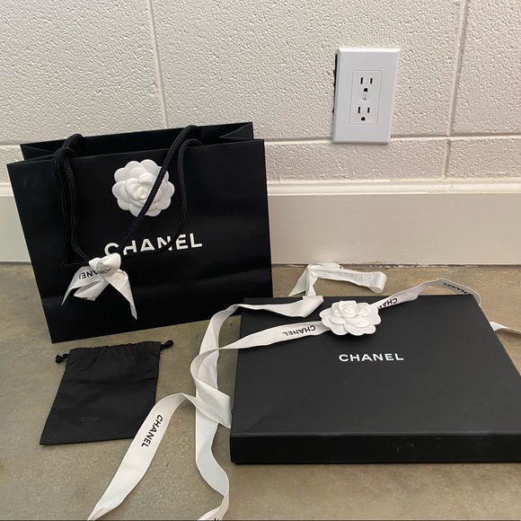 Collection of EMPTY boxes and bags from luxury designers - Picture 5 of 8